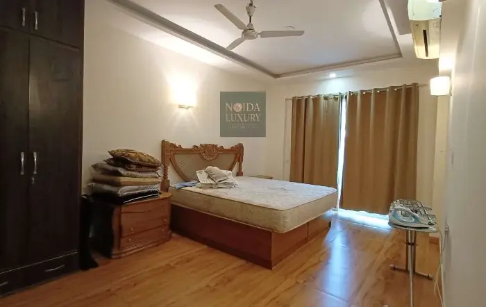 4 BHK flat for rent in Commonwealth Games Village East Delhi with premium furnishings