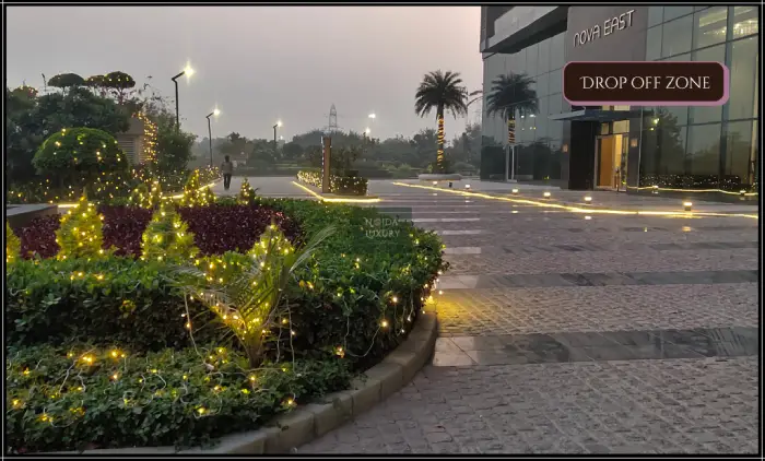 Dropnoff zone at Nova Residences Supertech Supernova Noida luxury apartments