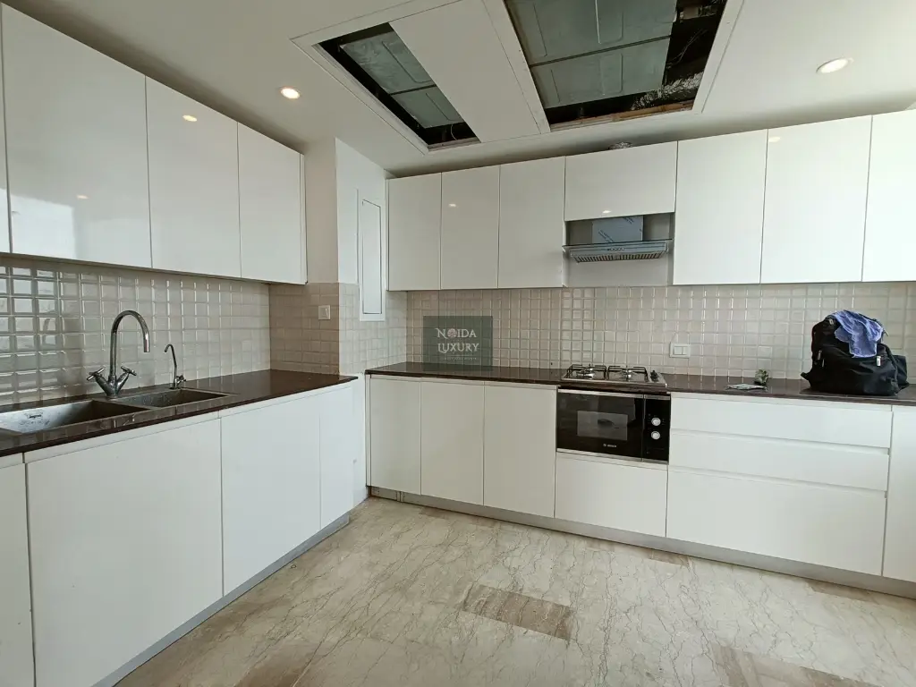 Spacious balcony view from 3 BHK in Supertech Supernova – Noida Expressway skyline