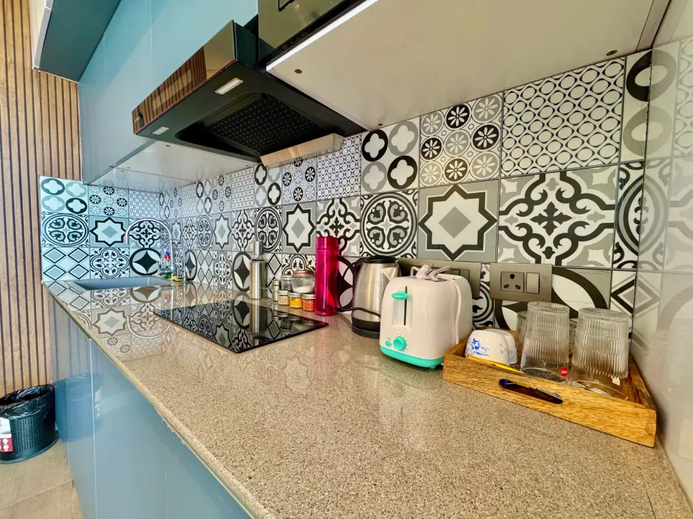 Eleve 31 modular kitchen with black countertop and floral tile backsplash