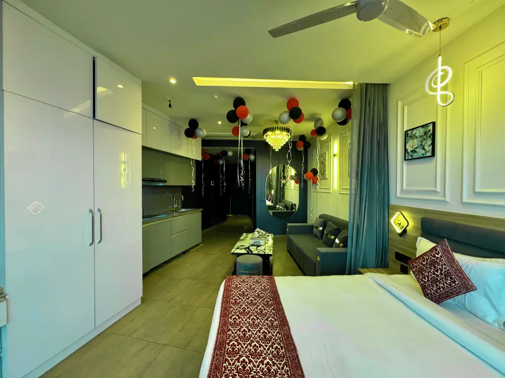 Kitchen - Compact Modern at Panorama 32 Skyline, Supernova Spira Sector 94 Noida