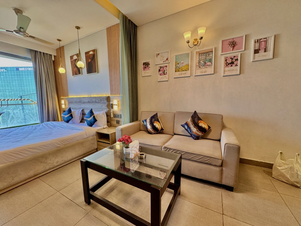 Skyline Stay 23 city night view apartment, Supernova Spira Noida